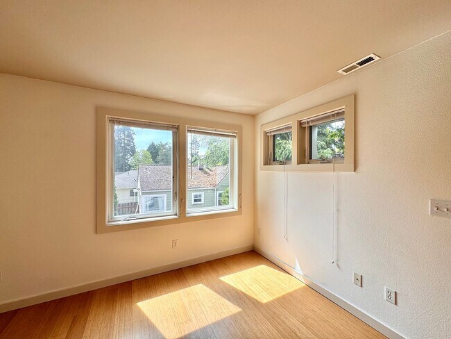 Building Photo - 1409 N Northgate Way