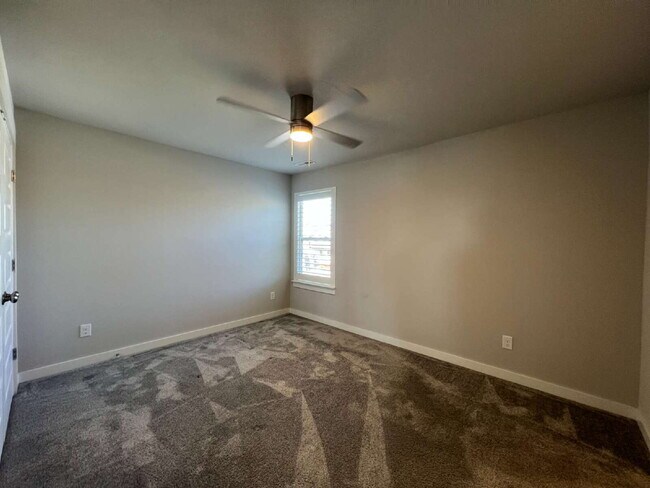 Building Photo - Luxury Living for Lease in Hendersonville!