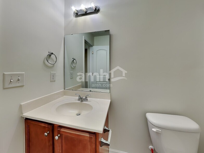 Building Photo - 3022 Bushfield Dr