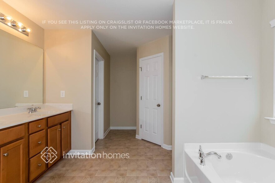Building Photo - 12132 Palomar Dr