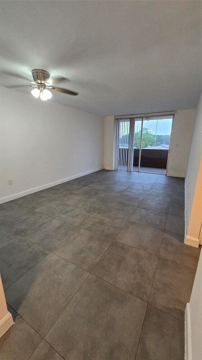 Building Photo - 13390 NE 7th Ave