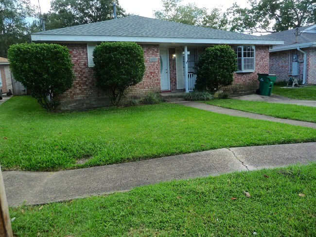 front of home - 4932 Ithaca St