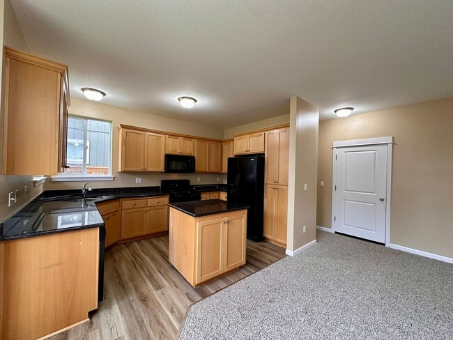 Building Photo - Bethel Area Updated Four Bedroom