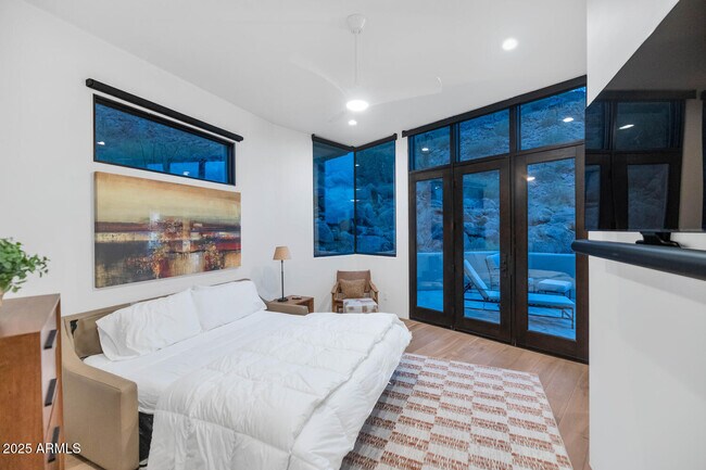 Building Photo - 5810 E Cholla Ln