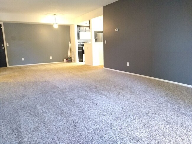 Building Photo - Awesome 2 Bedroom 2 Bath Condo w/ Garage P...