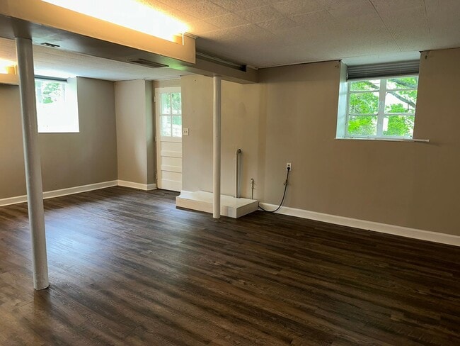 Building Photo - Rarely Available Ruxton Rental