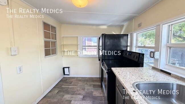 Building Photo - 35 Hill Ave