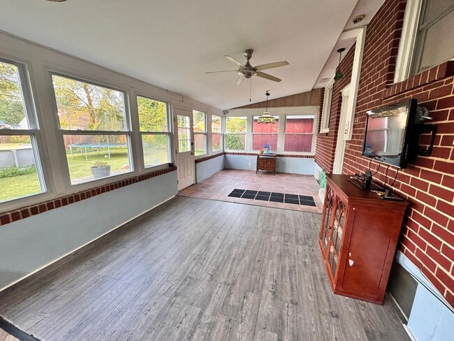 Building Photo - Charming 3BR House in Newark