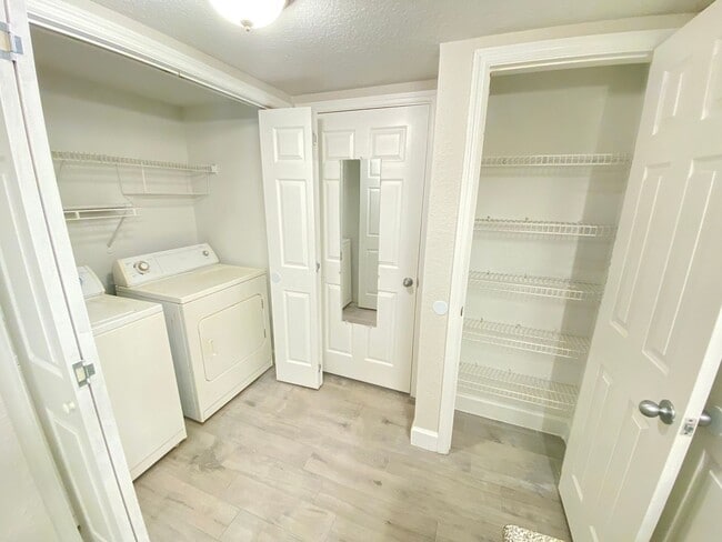 Building Photo - Downtown stunner! 1-Bed / 1-Bath in the Gr...