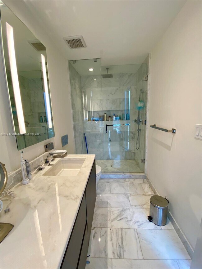 Building Photo - 1451 Brickell Ave