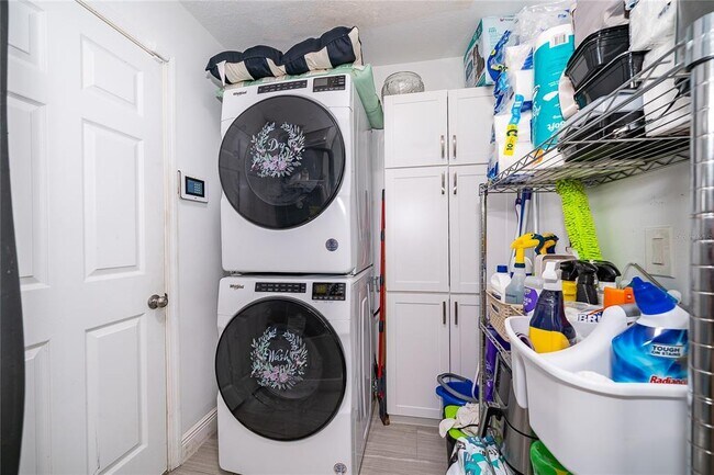 Building Photo - 702 Via Bianca Dr