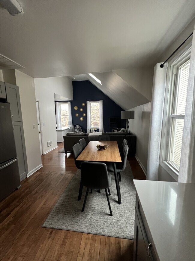Dining Room - 1807 W Eddy St
