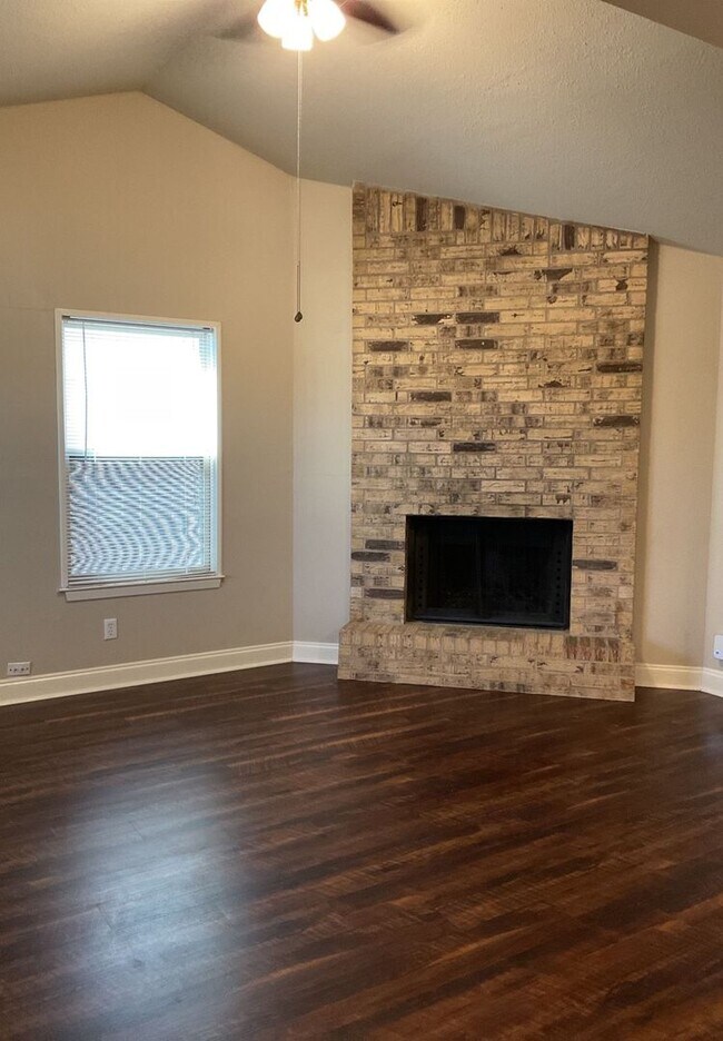 Building Photo - 2301 Lago Trail