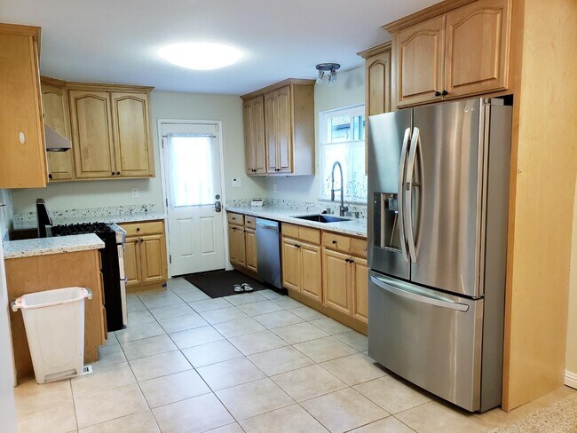 Primary Photo - 309 College Ave