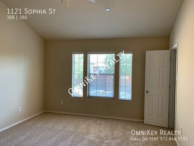 Building Photo - 1121 Sophia St