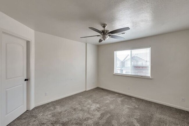 Building Photo - Stunning Saratoga Springs Townhome