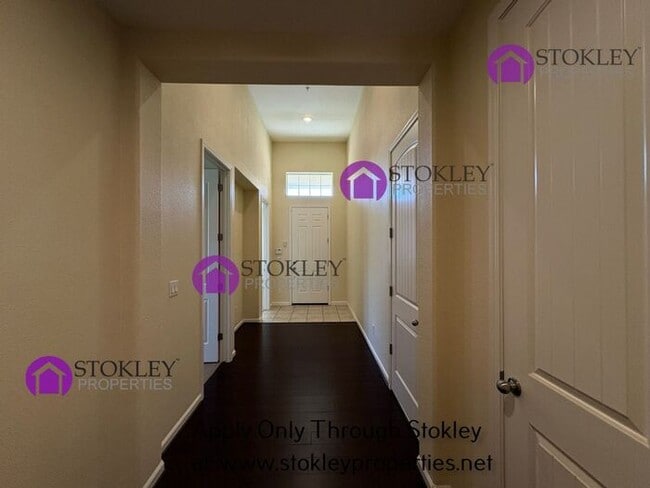 Building Photo - 2573 Tampico Dr