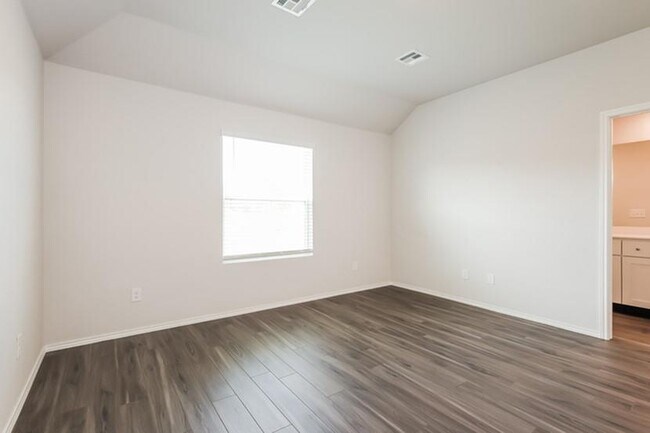 Building Photo - 1911 Malus Way