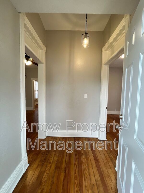 Building Photo - 918 S 10th St