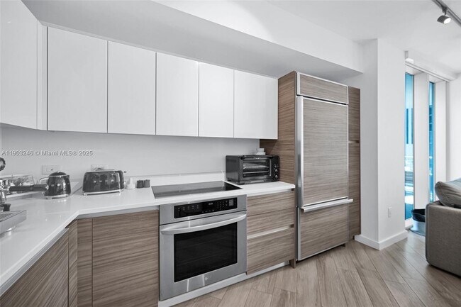 Building Photo - 1100 S Miami Ave