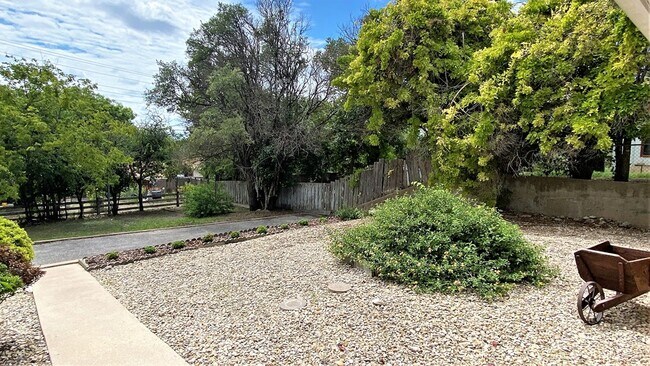 Building Photo - 216 Loma Vista Dr
