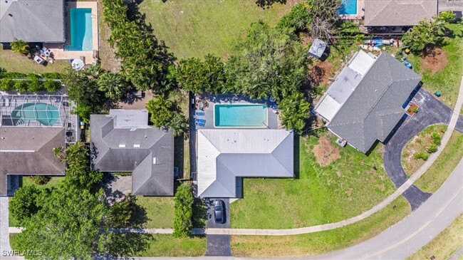 Building Photo - 2250 Poinciana St