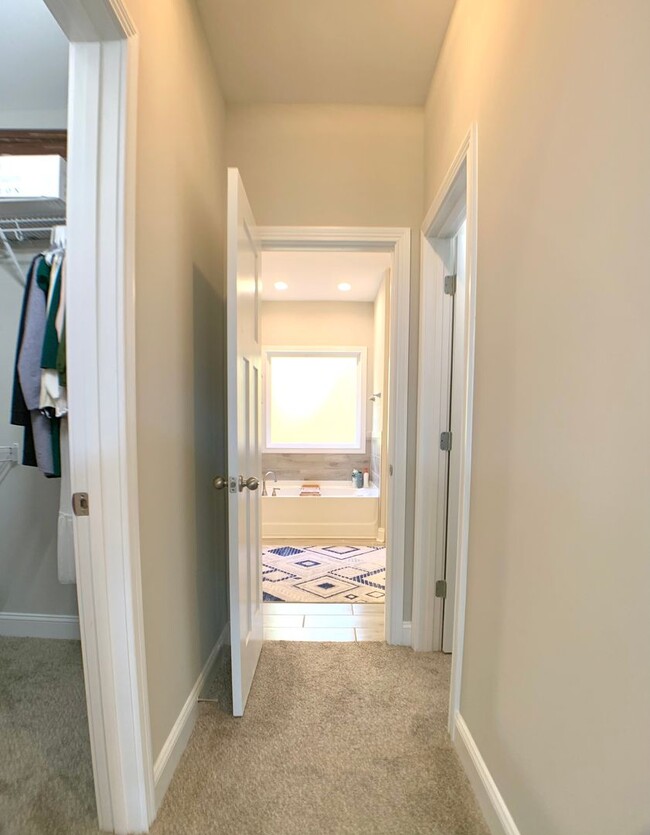Building Photo - 260 Bluebriar Trace