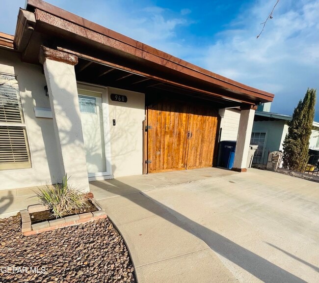 Building Photo - 960 Burgess Dr