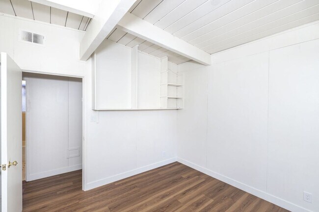 Building Photo - Freshly Updated 3 Bed, 2 Bath Eichler w/ Central Heat & AC!