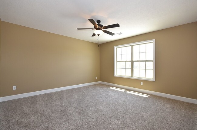 Building Photo - 3 Bedroom 2.5 Bath Duplex