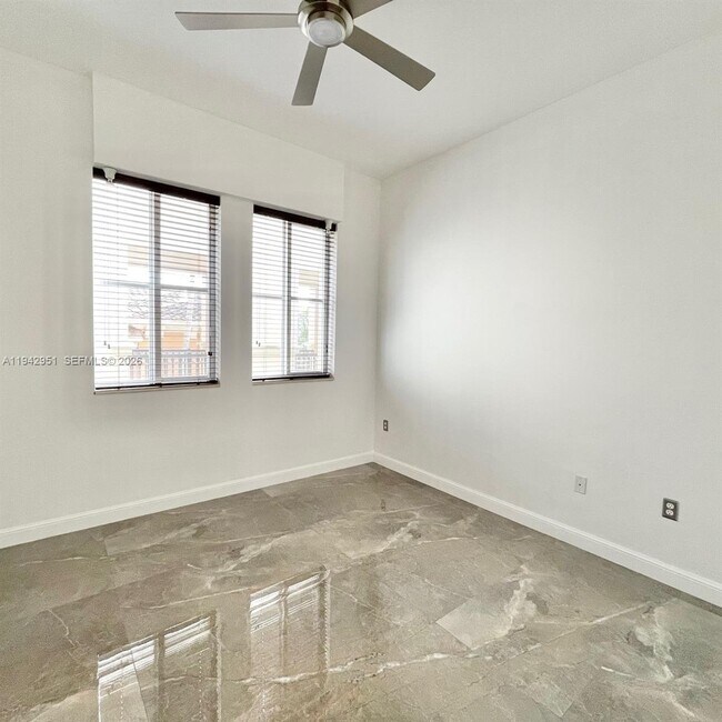 Building Photo - 3020 NW 125th Ave