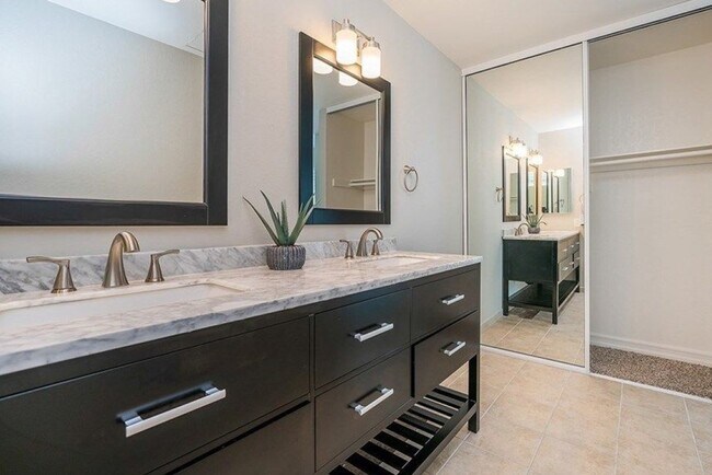 Building Photo - 27808 Sycamore Creek Dr