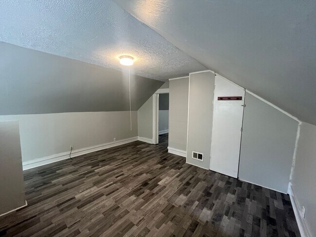 Building Photo - Cozy 3BR/1Ba house with small unfinished basement- LEASING SPECIAL - MOVE IN BY 5/31/2026 AND REC...