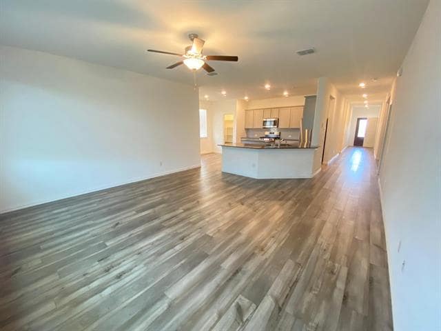 Building Photo - 1709 Lake Grove Dr