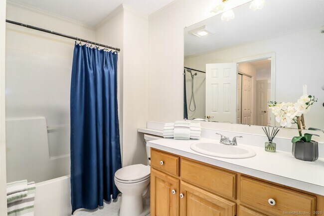 Building Photo - 633 Danbury Rd