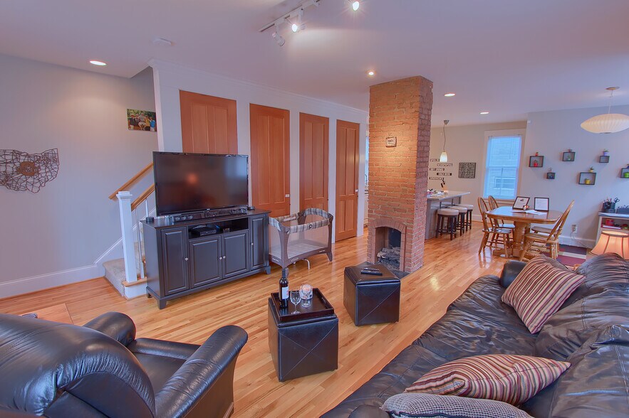 Building Photo - 136 Punta Alley