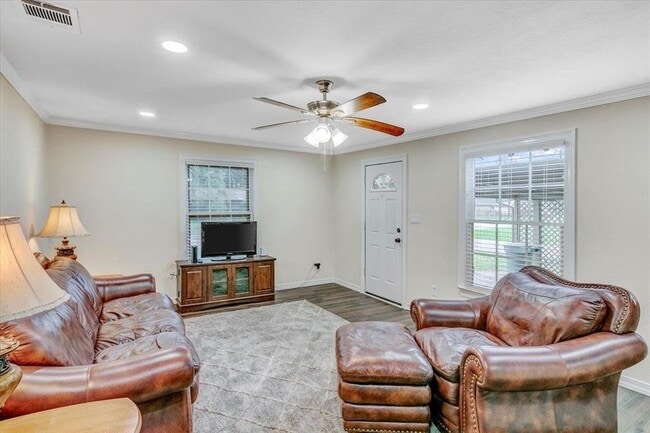 Building Photo - 3702 Travis Dr