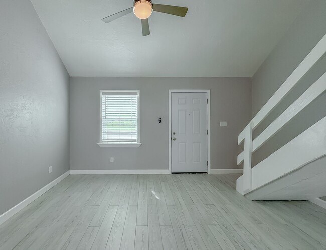 Building Photo - MODERN! Walk to FSU 2/2 w/ Marble Counters, Stainless Steel Appliances, & Privacy Fenced Yard! Av...