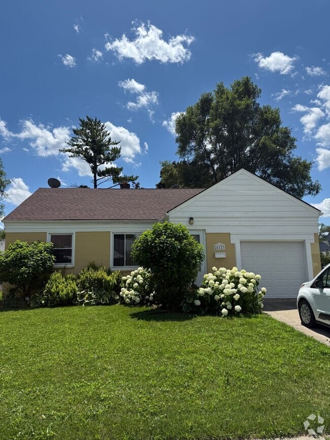 Building Photo - Move-In Ready 2-bedroom, 2-bathroom Home n...