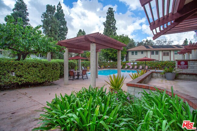 Building Photo - 3616 Kalsman Dr