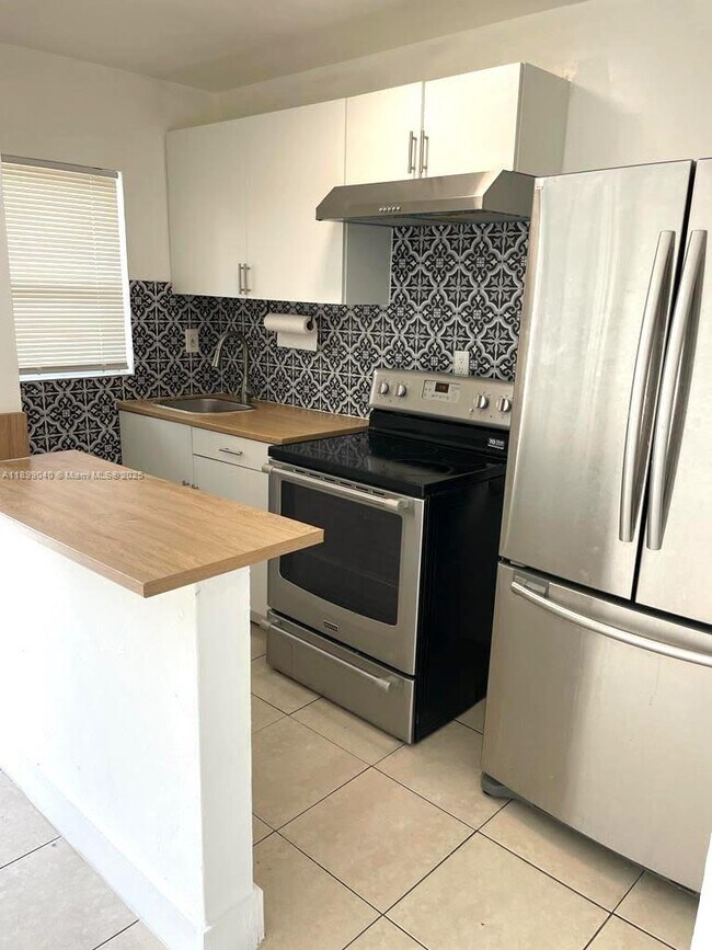 Building Photo - 310 NE 82nd St