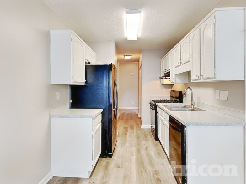 Building Photo - 6025 Black Bear Ct