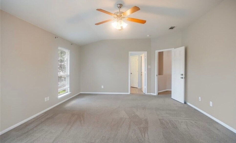 Building Photo - 308 Ponderosa Dr