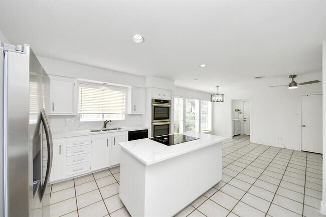 Building Photo - 11415 Ella Lee Dr