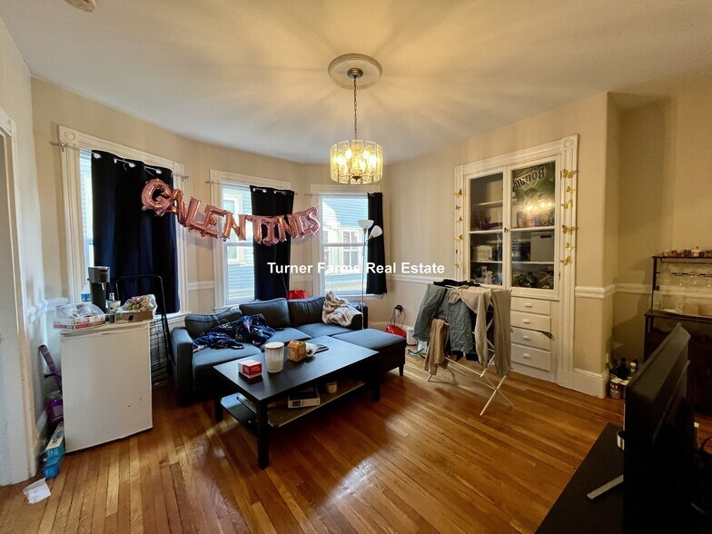 Building Photo - 122 Calumet St