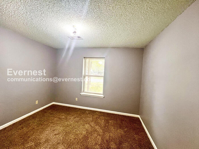 Building Photo - 44 Barnwell Dr