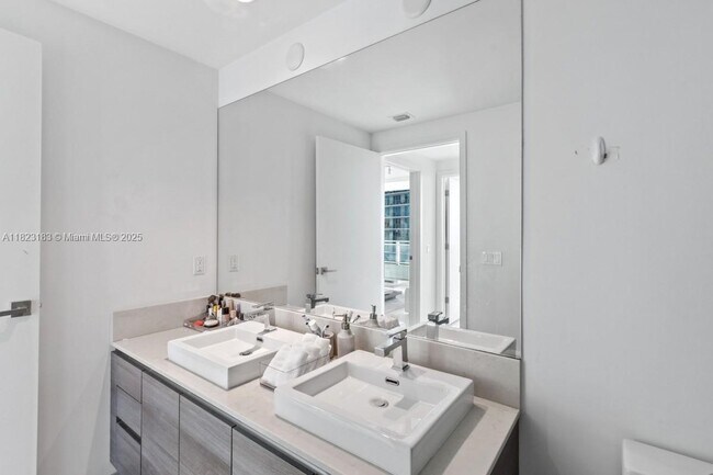 Building Photo - 1080 Brickell Ave