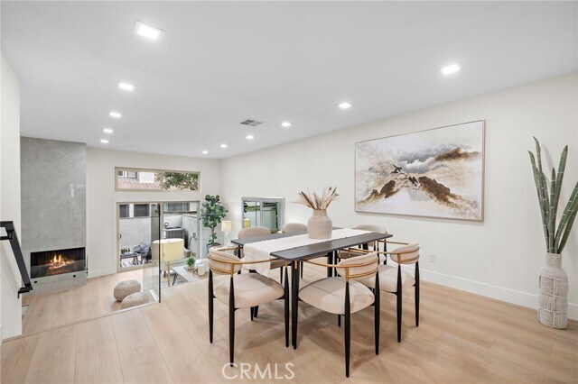 Building Photo - 10 Starfall