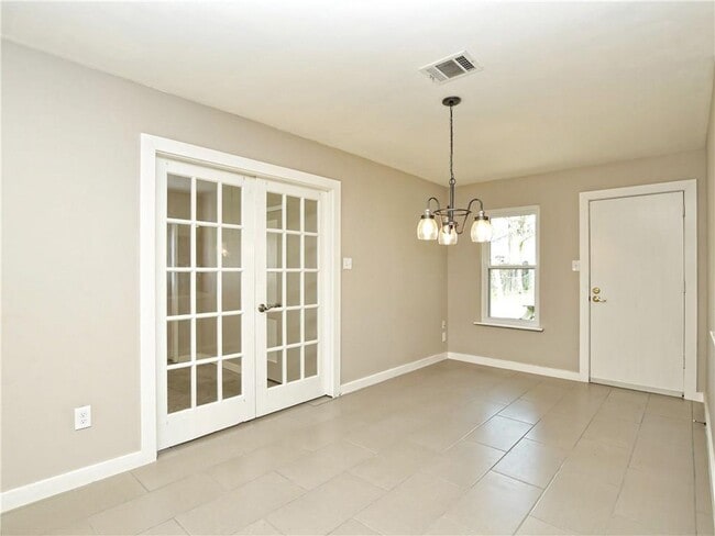 Building Photo - 1406 Green Forest Dr
