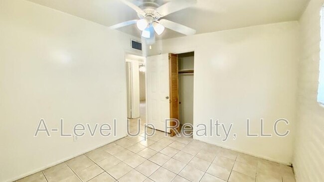 Building Photo - 316 E Elm St